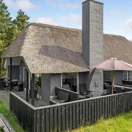 Stunning In With Kitchen Holiday home *