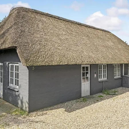 Holiday home Stunning In With Kitchen *