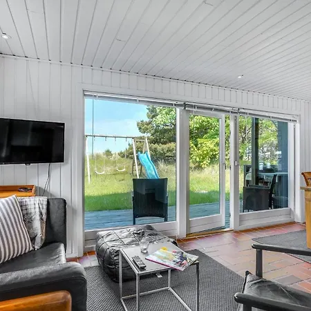 Holiday home Stunning In With Kitchen Blavand