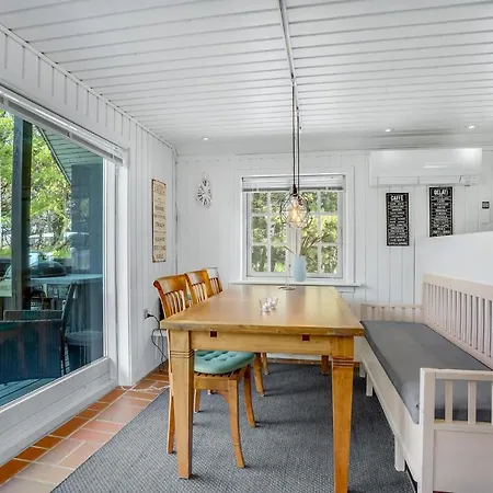 Сasa de vacaciones Stunning In With Kitchen *